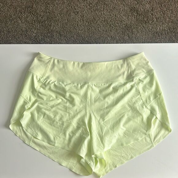 Athleta Women’s Run with It 3.5” Short Size 1X - Picture 3 of 7